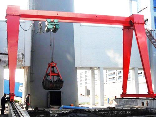 抓斗門(mén)式起重機(jī)
